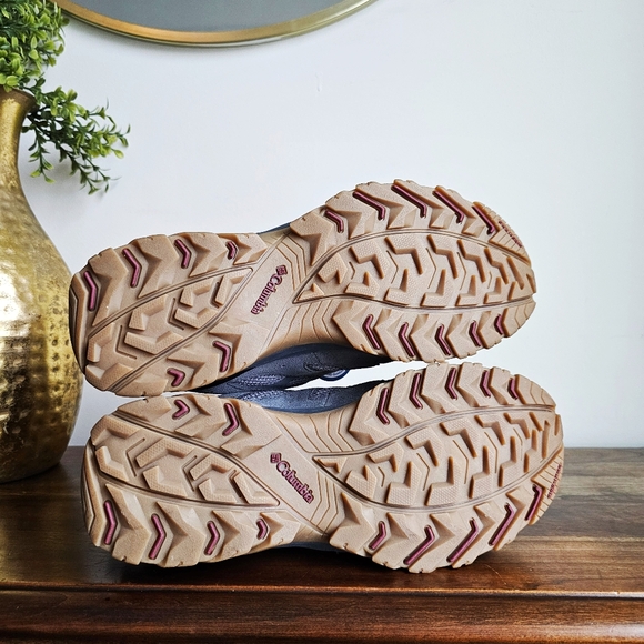 Columbia Redmond™ III Waterproof Genuine Leather Hiking Walking Women’s Shoe 9.5 - Picture 2 of 16